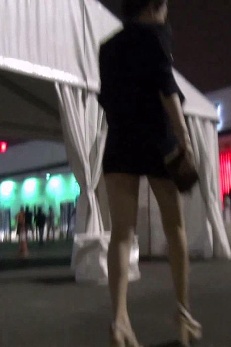 [街拍视频]00181超性感短发翘臀长腿高跟女人晚上出来约会